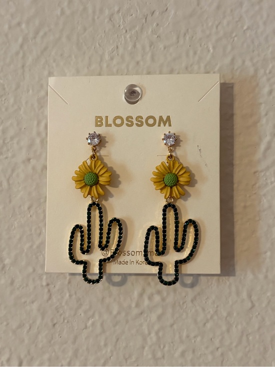 Jewelry - Blossom Yellow Daisy & Green Cactus Dangle Earrings